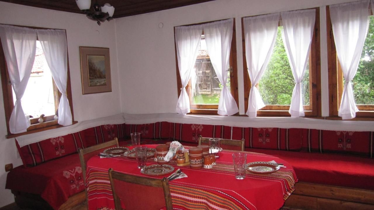 Дома для отпуска Villa Lyutovi Holiday Home Копривштица-11