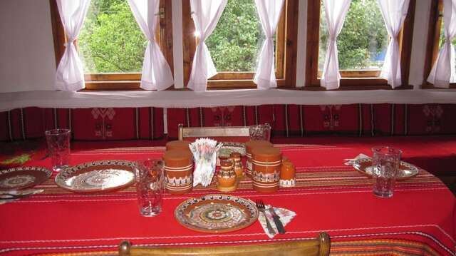 Дома для отпуска Villa Lyutovi Holiday Home Копривштица-64