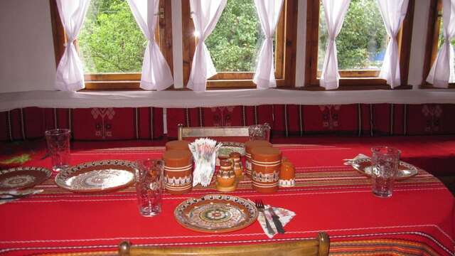 Дома для отпуска Villa Lyutovi Holiday Home Копривштица-11